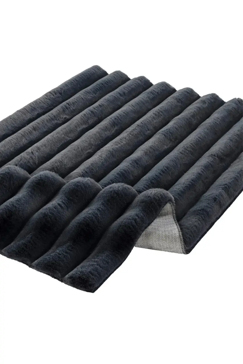 Evinizde Neden Peluş Halı Tercih Etmelisiniz