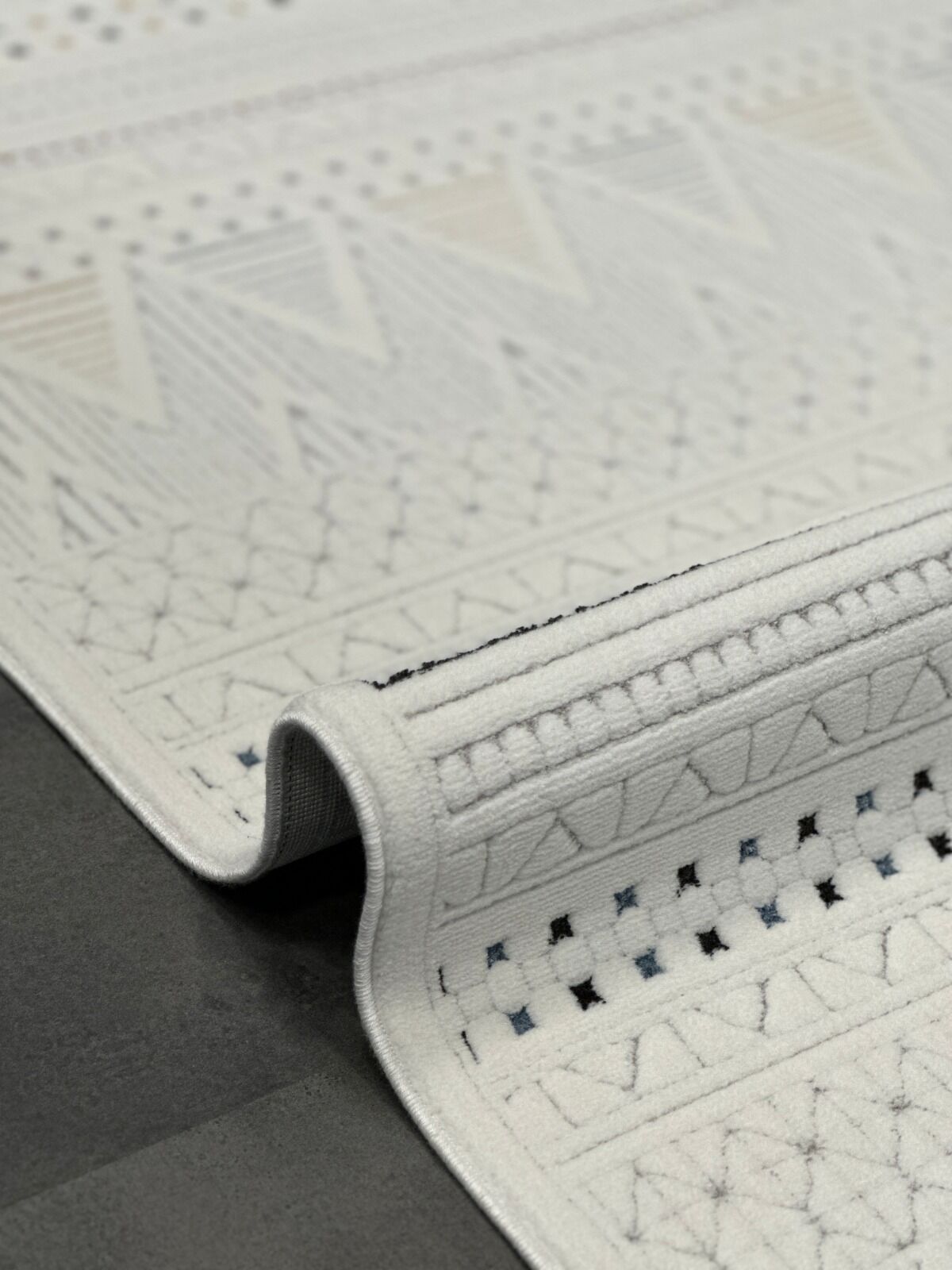 Woolen Halı Lavinia Moden Anti Alerjik Halı 8602 MULTI